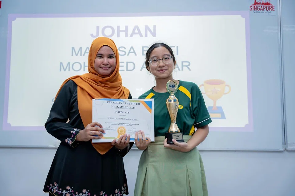 BAHASA INDAH: Menurut pemenang peraduan ‘Saya Boleh Mengarang’ bagi Kategori D, Marissa Mohamed Akbar, peraduan itu telah mengajarnya menggunakan masa dengan baik dan menulis menggunakan hati dan jiwa.