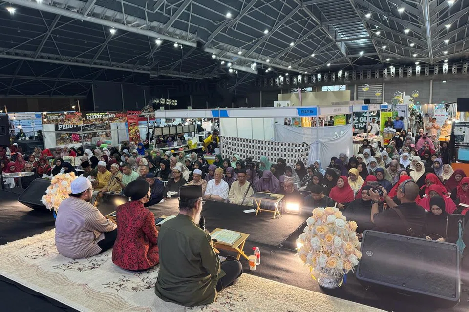 Berlangsung pada Sabtu, 7 September 2024, di Singapore Expo, majlis anjuran Masjid Darul Makmur ini dihadiri lebih daripada 500 pengunjung termasuk 40 peserta dari Malaysia untuk menyokong dan menghulur sumbangan bagi Dana Peningkatan Masjid Darul Makmur. 