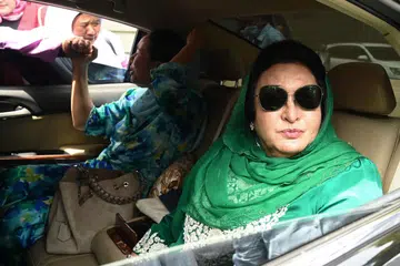 ZIARAH ANAK: Datin Seri Rosmah memohon pelepasan pasportnya kali ketiga untuk ziarah anak dan cucunya di Singapura. 
