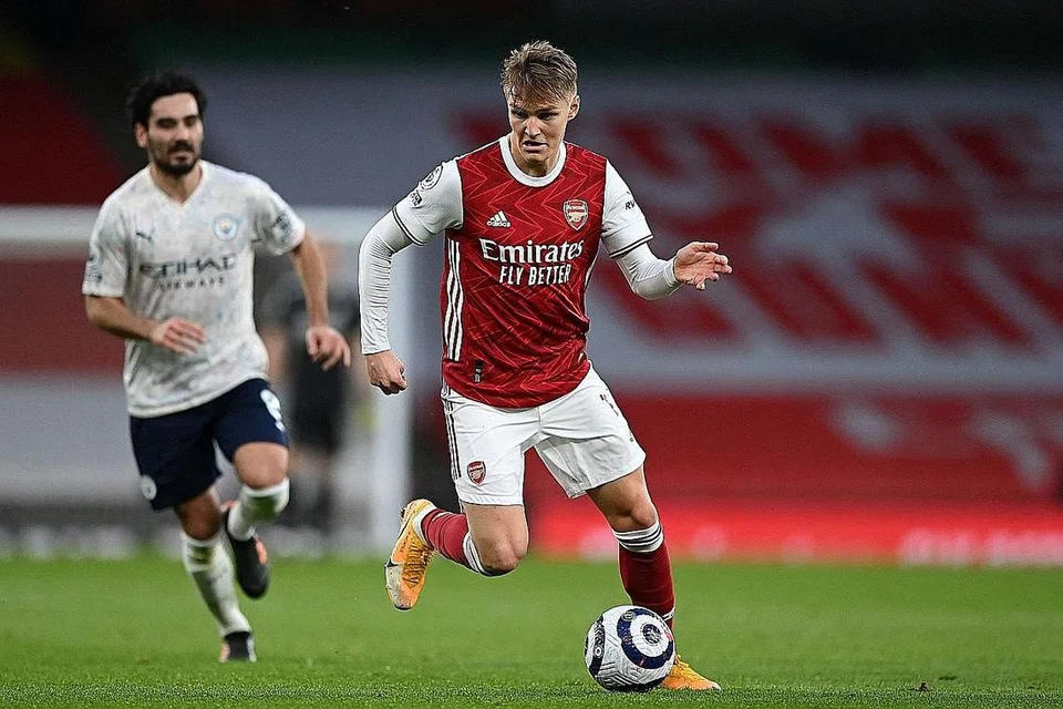 BAKAT MUDA: Gunners mempunyai beberapa pemain muda berbakat seperti Bukayo Saka dan pemain yang dipinjam dari gergasi Sepanyol, Real Madrid, Martin Ødegaard (atas). - Foto AFP