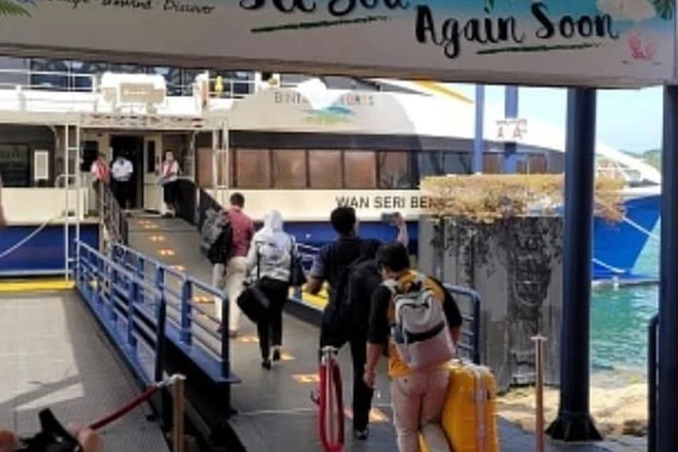 Indonesia berusaha menarik pengunjung jangka pendek untuk beriadah dan berniaga, terutama ke Taman Digital Nongsa dan Bintan Resorts.