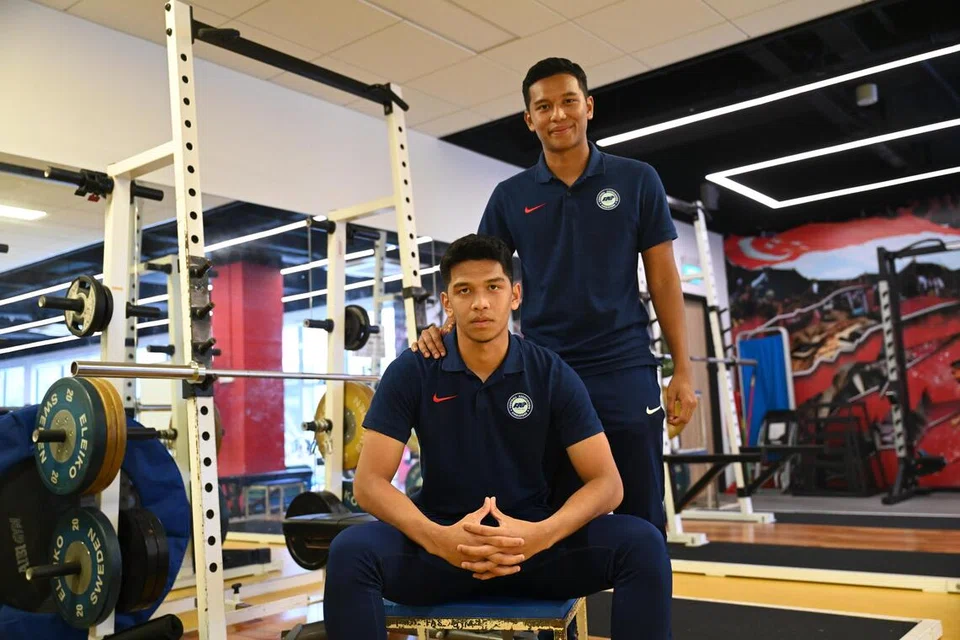 Pemain pertahanan bawah 22 tahun negara, Aqil Yazid (kanan) berkata tiada perasaan yang lebih bermakna daripada menyarung jersi Singapura bersama adiknya, Aizil Yazid, di peringkat belia dan ingin meneruskannya hingga ke skuad negara. 