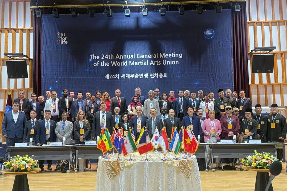 Para delagasi yang telah menghadiri Mesyuarat Agung Tahunan Ke-24 World Martial Arts Union (WoMAU) 