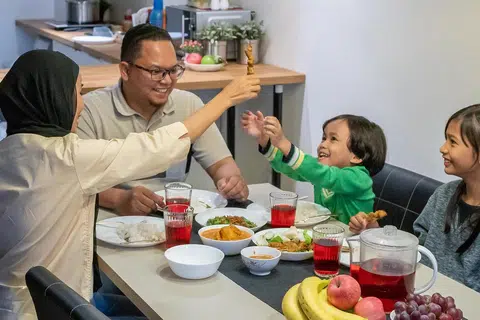 adab, makan, kanak-kanak