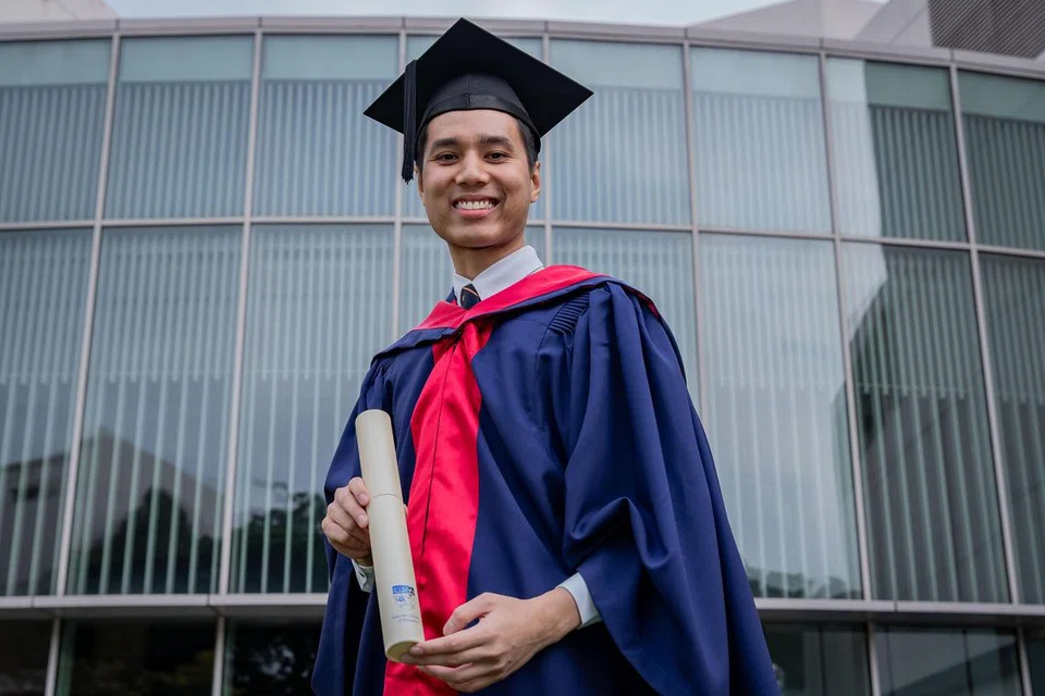 Teruja untuk mengharungi fasa selanjutnya dalam bidang perubatan setelah tamat lima tahun pengajian, Dr Abdul Rahman Ishak, ingin mendalami bidang pembedahan, khususnya ortopedik.