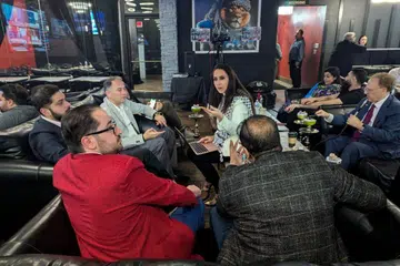 Penyokong calon presiden Republikan, Encik Donald Trump, menghadiri sesi menonton pilihan raya di sebuah kedai shisha di Dearborn, Michigan, pada 6 November. Encik Trump, yang bakal kembali ke Rumah Putih, mengejutkan ramai apabila berjaya menarik sokongan besar pengundi Muslim dengan janji untuk mengakhiri pertumpahan darah di Timur Tengah.