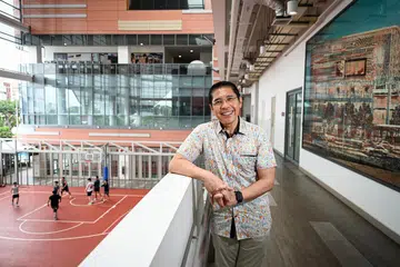 Anggota Parlimen GRC East Coast, Dr Mohamad Maliki Osman di Kelab Masyarakat Siglap yang menawarkan pelbagai kemudahan sukan seperti gelanggang bola keranjang tertutup.