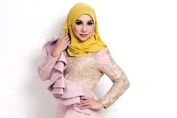 HARAP LAGU BERKUMANDANG SETIAP TAHUN: Noraniza berharap lagu Raya dalam album Ria Aidilfitri ini akan dimainkan setiap tahun. - Foto UTUSAN MALAYSIA