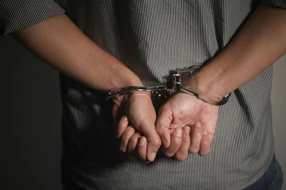 Seorang lelaki berusia 31 tahun diberkas polis kerana disyaki terlibat dalam siri gangguan pemiutang haram.