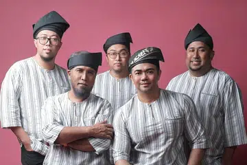 Bakat pemuzik tanah air daripada kumpulan Mej’oramiento, gigih melancarkan lagu Raya moden, sambil mengangkat irama tradisional berjudul, ‘Erti Syawal’. Anggota kumpulan termasuk (dari kanan) Muhammad Sultan Ali Ahamed, Mohamad Iskandar Mohd Jefri, Muhammad Yusuf Mohd Selamat, Nd Khal dan Rostam Afandi Yusop.