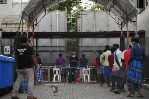 PENULARAN COVID-19 DI DORMITORI: Sebanyak 33 daripada 73 kes Covid-19 yang baru dikenal pasti di dormitori adalah penghuni Avery Lodge Dormitory dengan kebanyakannya diuji positif menghidap koronavirus ketika dalam kuarantin.- Foto BH oleh KUA CHEE SIONG