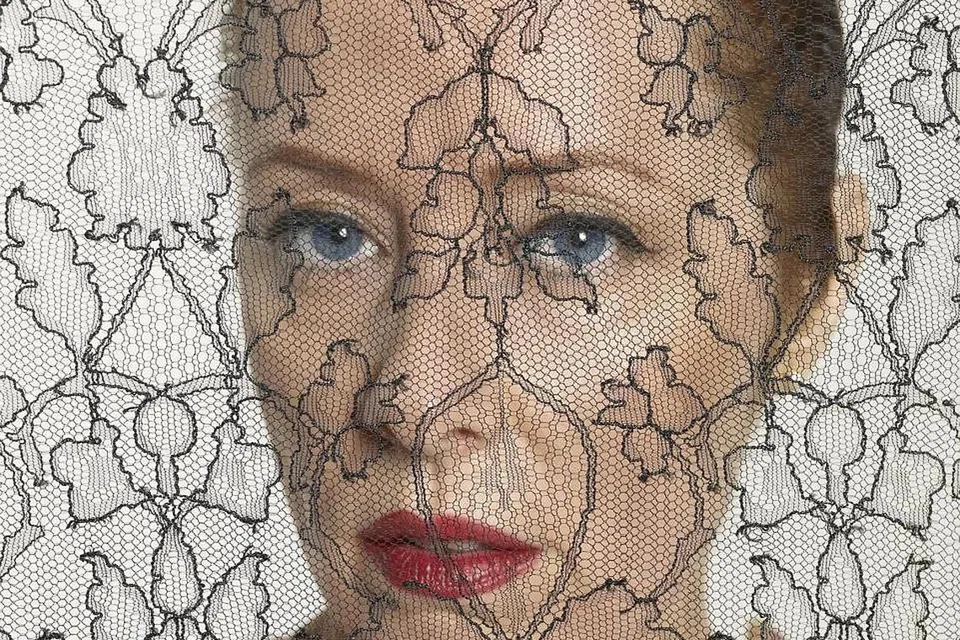 SUZANNE VEGA: Luka mengisahkan tentang budak lelaki yang didera. - Foto MICHAEL HAUSMAN ARTIST MANAGEMENT