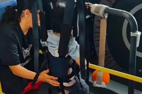 Muhammad Nurfattah menjalani terapi intensif di Wings bagi meningkatkan pergerakannya.