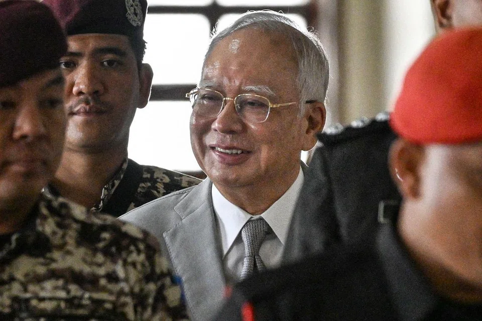 Ekoran afidavit yang dikemukakan di mahkamah oleh mantan Perdana Menteri Malaysia, Encik Najib Tun Razak, persoalan semula jadi yang timbul adalah, apakah pendirian Datuk Seri Anwar Ibrahim, mengenai pembebasan mantan pemimpin negara itu? 