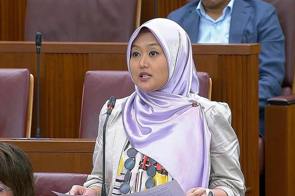 Anggota Parlimen GRC Jurong Cik Rahayu Mahzam