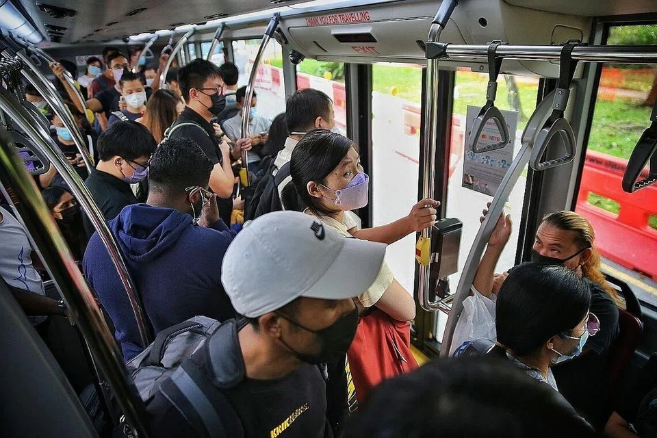 insurans, pekerja, Malaysia, Singapura