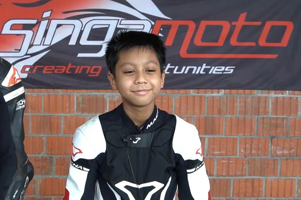 'CILI PADI': Suara Mika Rendyno, 12 tahun, perlahan bila berbual tapi apabila tunggang motosikal Grand Prix (GP) Mini di litar lumba, deruman daripada kelajuan kuasa enjinnya, mengaum keras bak singa lapar. 