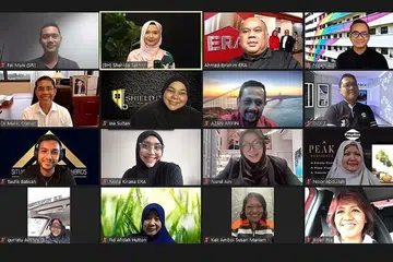 CABARAN SEKTOR HARTANAH: Seramai 15 ejen hartanah meluahkan cabaran yang mereka hadapi dalam suasana pandemik Covid-19 dalam dialog yang turut disertai Dr Maliki. - Foto BH