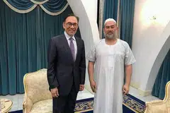 ADAKAN PERBINCANGAN: Datuk Seri Anwar telah mengadakan perbincangan dengan Yang di-Pertuan Agong mengenai perlantikan Encik Tommy Thomas. - Foto TWITTER 