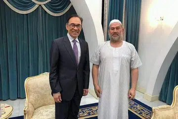 ADAKAN PERBINCANGAN: Datuk Seri Anwar telah mengadakan perbincangan dengan Yang di-Pertuan Agong mengenai perlantikan Encik Tommy Thomas. - Foto TWITTER 