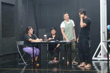 Barisan pelakon dalam pementasan ‘Geng Rebut Cabinet’, (dari kiri) Serene Chan, Farah Ong, Sani Hussin dan Fir Rahman dirakam semasa salah satu sesi latihan sebelum tayangannya pada 5 hingga 15 September di The Ngee Ann Kongsi Theatre, Wild Rice @ Funan.