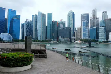 SESUAIKAN STRATEGI: Kelangsungan Singapura akan bergantung kepada keupayaan negara ini menyesuaikan strateginya bagi menangani perubahan global menurut Menteri Perdagangan dan Perusahaan, Encik Gan Kim Yong. 