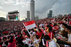 Beberapa perkhidmatan bas yang melalui kawasan bandar akan dilencongkan atau melangkaui beberapa perhentian, pada 3 dan 9 Ogos berikutan Pranonton 2 NDP dan pertunjukan sebenarnya.