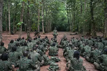 Anugerah Perumahan, Perubatan dan Pendidikan NS (NS Home) menyediakan peruntukan kewangan bagi menyokong keperluan perumahan, penjagaan kesihatan dan pendidikan anggota perkhidmatan negara (NSmen), dengan agihan dibuat pada tiga peringkat utama sepanjang latihan mereka.