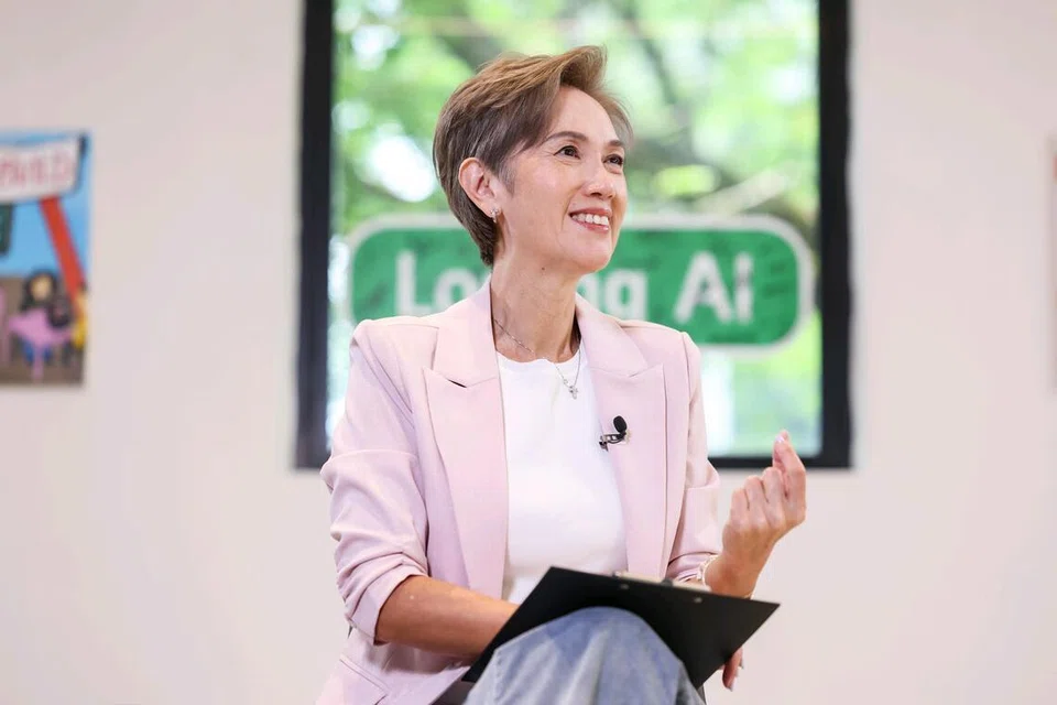 Menteri Penerangan dan Pembangunan Digital merangkap Menteri Bertanggungjawab bagi Negara Bijak dan Keselamatan Siber, Cik Josephine Teo, mengumumkan pemerintah akan mendapatkan maklum balas daripada tenaga kerja dalam sektor teknologi sebagai sebahagian usaha sokong karyawan teknologi, antara lain.