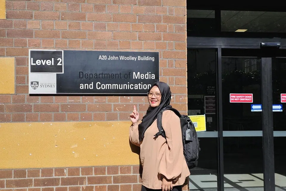 KURSUS MEMBUKA MATA: Cik Siti Nur Ida Mohd Ali bersyukur dapat meluangkan masa seminggu di rantauan demi menimba ilmu tentang tadbir urus media digital.