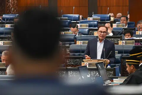 TIDAK IKTIRAF: Perdana Menteri Malaysia, Datuk Seri Anwar Ibrahim, menegaskan Malaysia menolak rancangan Amerika Syarikat hendak mengenakan sekatan sehala terhadap individu, agensi atau negara yang memberi sokongan kepada Hamas.