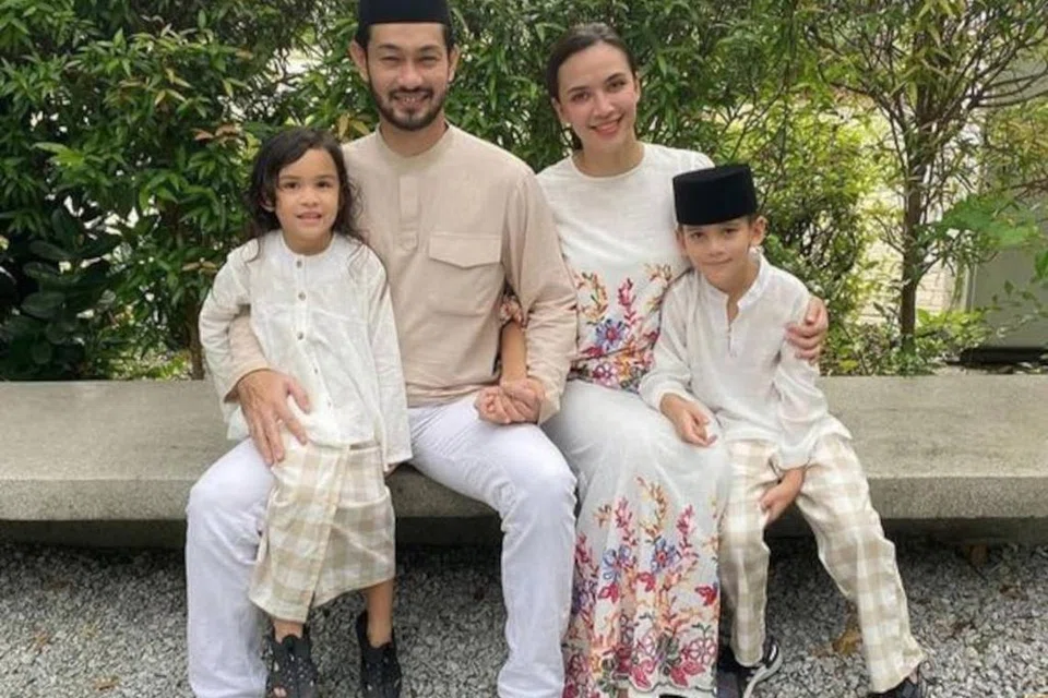 Diana Danielle mendedahkan di Instagram bahawa beliau bertekad bercerai dengan suaminya, Farid Kamil, selepas lebih setahun rujuk semula. Bersama mereka ialah dua anak pasangan itu, Muhammad (kanan) dan Aurora.