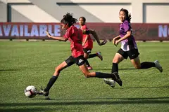 PENJARING GOL TERBANYAK: Kapten Sekolah Menengah Meridian, Nisreen Aziz, yang menjaringkan dua gol menentang juara bertahan Sekolah Menengah Queensway, menamatkan saingan sebagai penjaring terbanyak pertandingan - Foto BH oleh KUA CHEE SIONG