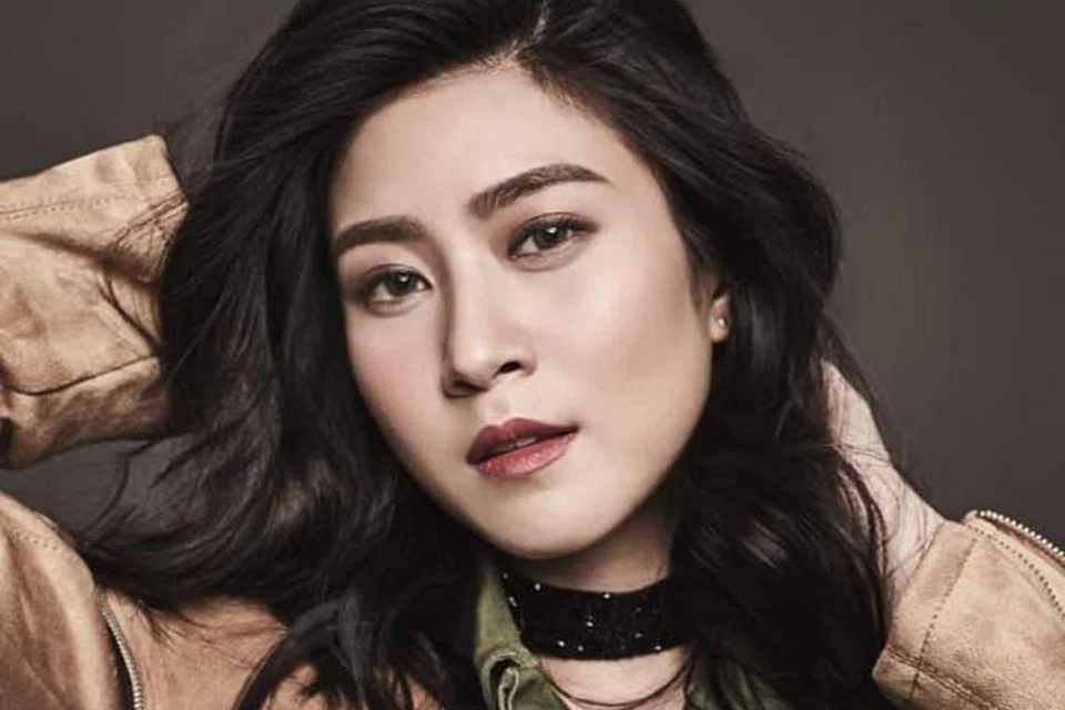 HARGAI PELUANG WARNAI DUNIA HIBURAN MELAYU: Meskipun akur dirinya perlahan-lahan memperbaiki penguasaan bahasa Melayu, Elizabeth Tan atau Lizzy senangi sambutan dan galakan peminat serta karyawan filem Melayu, Datuk Yusof Haslam, terhadap bakat lakonannya. - Foto INSTAGRAM ELIZABETH TAN