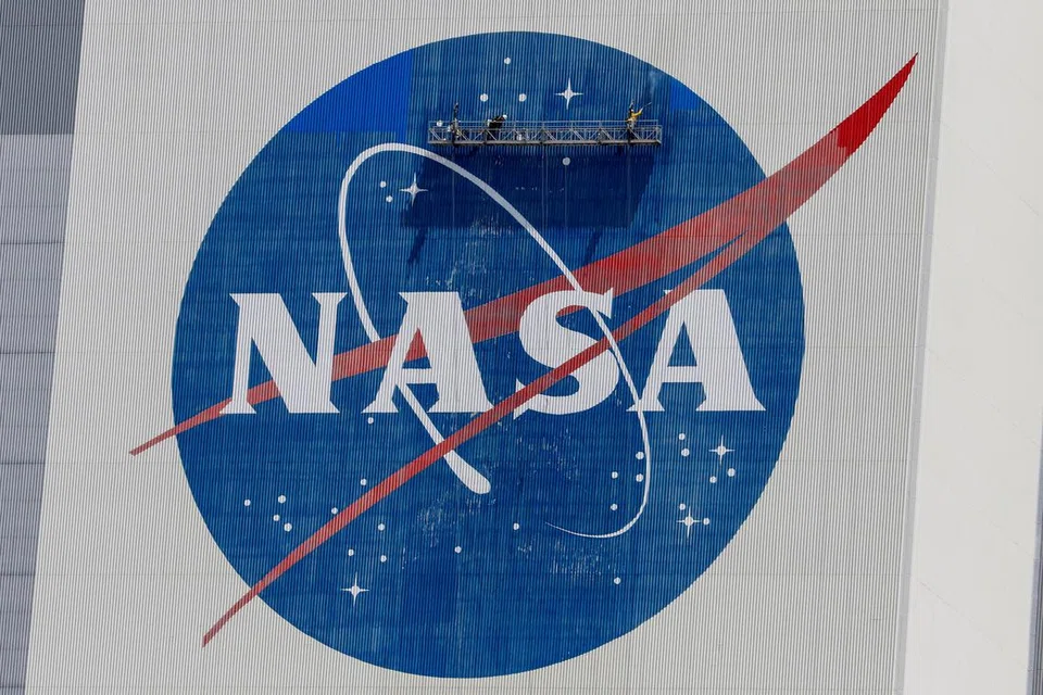 Setakat ini, NASA berjaya mengelakkan pemotongan besar-besaran yang menjejas agensi-agensi lain, dipercayai hasil campur tangan saat akhir oleh Jared Isaacman, calon Ketua NASA yang dilantik oleh Presiden Trump. Isaacman, seorang bilionair dalam bidang pembayaran elektronik dan pelanggan tetap SpaceX, dilihat mempunyai hubungan rapat dengan Elon Musk — penasihat utama Trump dan perancang utama usaha pemotongan bajet persekutuan.