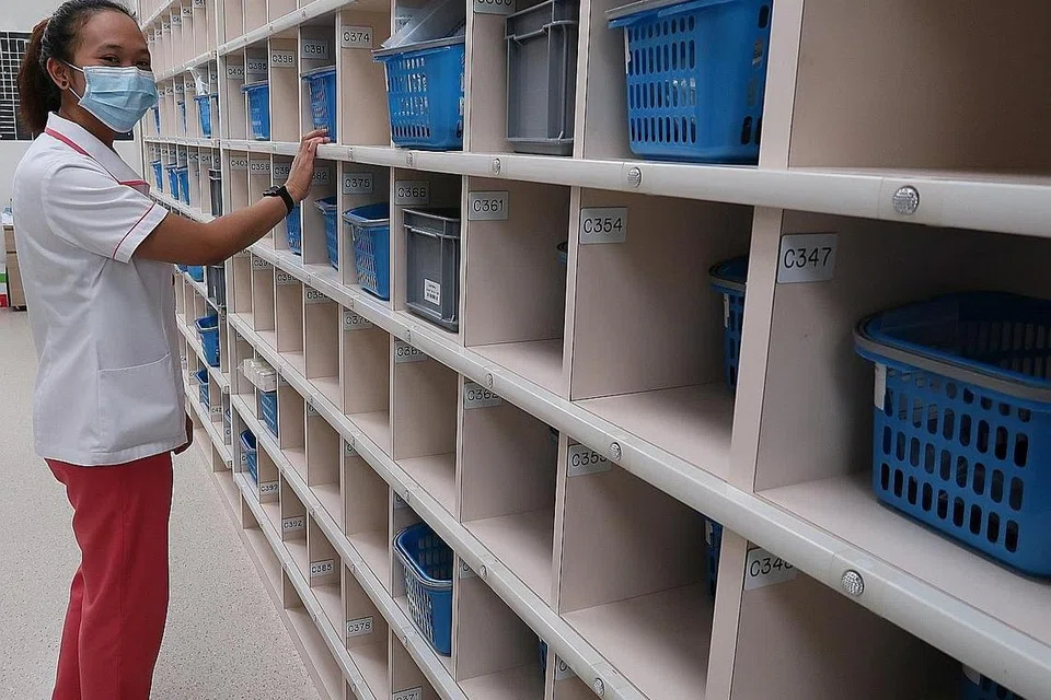 LATIHAN PEMBAKAR SEMANGAT: Setelah diberi peluang menjalankan pelbagai peranan dalam bidang sains farmaseutikal melalui Program Pelatih SGUnited, Cik Syahidah berhasrat menjadikannya satu kerjaya. - Foto CGH/SGUnited