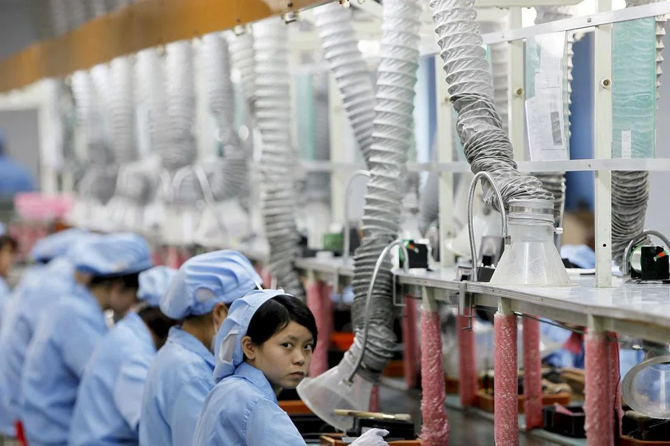 Prospek lebih lemah bagi China tahun ini antara sebab Bank Pembangunan Asia (ADB) merendahkan unjurannya mengenai pertumbuhan ekonomi rantau membangun Asia. 