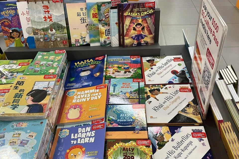 Pas Budaya SG, buku melayu, dwibahasa