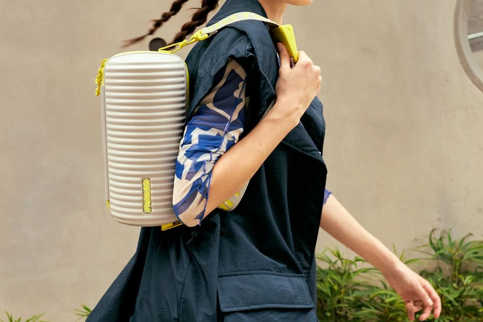 CUTI BERGAYA: Beg silang Rollio sesuai buat percutian pendek sambil bergaya. 