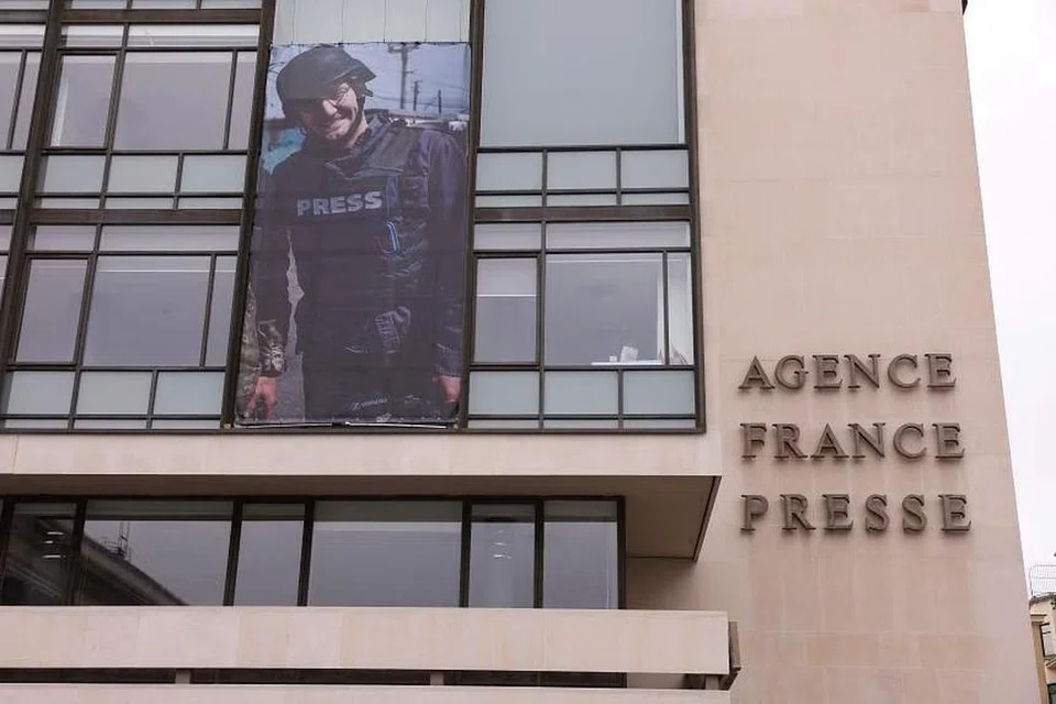 Mogok kerja tersebut dirancang selepas status satu laporan berita AFP di Brussels ditukar daripada kontrak “ibu pejabat” kepada kontrak “tempatan”, yang memberi faedah perumahan dan sosial berkurangan. 