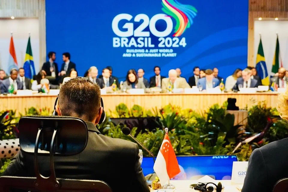 Dr Maliki Osman (membelakangi kamera) di Mesyuarat Menteri Pembangunan G20 (DMM) di Rio de Janeiro, Brazil.