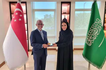 MEMPERKUKUH PERKONGSIAN: Menteri Bertanggungjawab bagi Ehwal Masyarakat Islam, Encik Masagos Zulkifli Masagos Mohamad, bergambar dengan Naib Menteri Perdagangan, Dr Iman bint Habas Al-Mutairi, semasa mesyuarat di Arab Saudi.