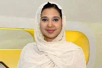 ENGGAN MASA TERBUANG: Pada usia yang hampir mencecah 50 tahun, Ayu Azhari mengotakan impian ibu bapanya setelah sekian lama agar beliau memburu ijazah dalam bidang komunikasi di universiti. - Foto BINTANG ONLINE