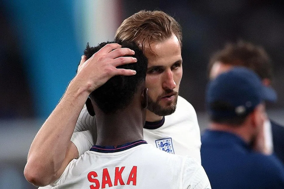 Kapten England Harry Kane (gambar atas). - Foto EPA-EFE