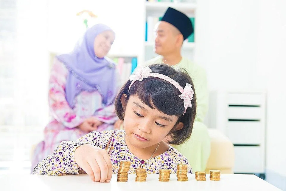 TABIAT MENABUNG: Semai keinginan menabung dalam anak-anak dari peringkat awal. - Foto hiasan ISTOCKPHOTO