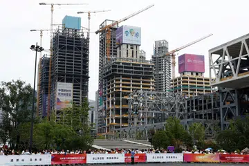 KURANG MERIAH: Keceriaan di serata China tidak dirasakan sedang ekonomi terjejas dan sebilangan penduduk setempat menyoal tentang kos yang dibelanjakan bagi Sukan Asia di Hangzhou.