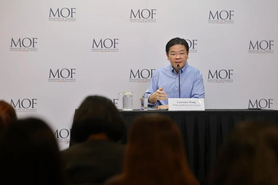 LEBIH BANYAK SOKONGAN: Timbalan Perdana Menteri merangkap Menteri Kewangan, Encik Lawrence Wong, mengumumkan Pakej Bantuan Kos Sara Hidup yang bertujuan membantu rakyat Singapura menghadapi masalah inflasi dan kos sara hidup yang lebih tinggi.