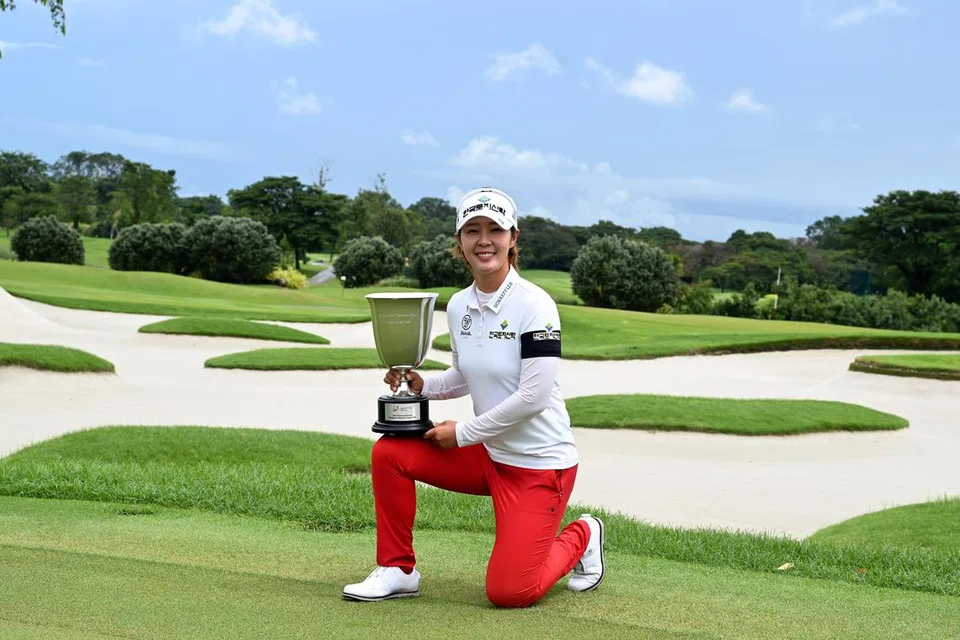 SAINGAN MENINGKAT: Pemain golf Korea Selatan, Park Ji-young, merupakan pemenang kejohanan Terbuka Wanita Hana Financial Group Singapura pada 2022. Beliau juga akan menyertai kejohanan itu pada 2024 dan akan bersaing dengan pemain terkemuka lain di dunia.