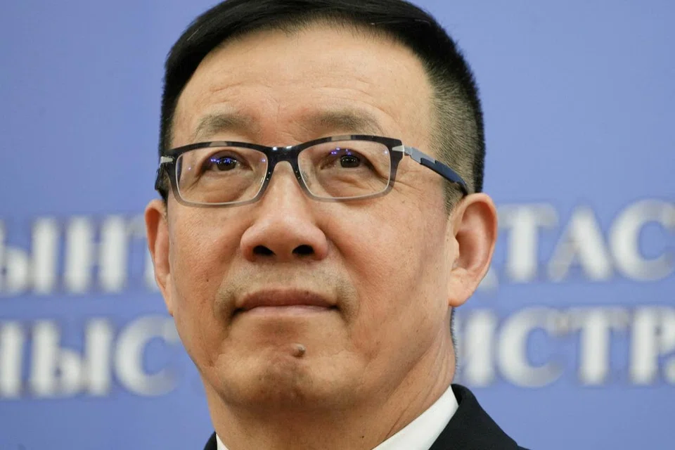 Menteri Pertahanan China, Encik Dong Jun.