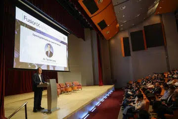 Menteri Tenaga, Perdagangan dan Perusahaan (Tenaga dan Perusahaan), Dr Tan See Leng, berucap dalam majlis pembukaan persidangan pelakuran nuklear FusionX:Apac di Biopolis, pada 1 Oktober.